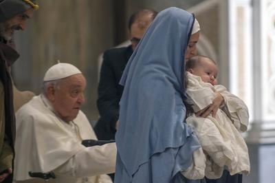 ITALY -   POPE FRANCIS MEETS THE PARTICIPANTS OF THE CELEBRATIONS FOR THE 800TH ANNIVERSARY OF THE FIRST GRECCIO LIVING NATIVITY INSIDE THE ST MARY MAJOR BASILICA IN ROME  - 2024/12/14-stock-photo