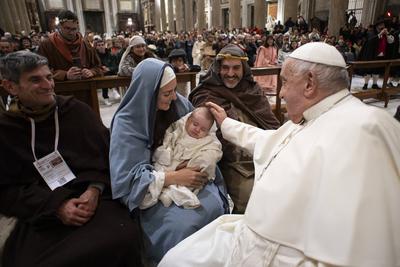 ITALY -   POPE FRANCIS MEETS THE PARTICIPANTS OF THE CELEBRATIONS FOR THE 800TH ANNIVERSARY OF THE FIRST GRECCIO LIVING NATIVITY INSIDE THE ST MARY MAJOR BASILICA IN ROME  - 2024/12/14-stock-photo