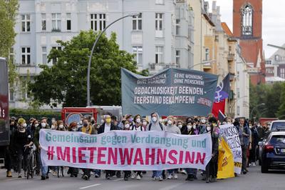 Demonstration unter dem Motto Gegen den Mietenwahnsinn - jetzt erst recht! am Potsdamer Platz. Berlin, 23.05.2021 *** D-stock-foto