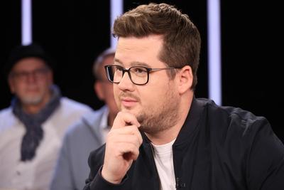 Chris Tall zu Gast in der NDR Talk Show, Fototermin am 13.12.2024 im Fernsehstudio Hamburg Lokstedt vor der Sendung im 3-stock-foto