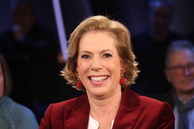 Leontine von Schmettow zu Gast in der NDR Talk Show, Fototermin am 13.12.2024 im Fernsehstudio Hamburg Lokstedt vor der-stock-foto