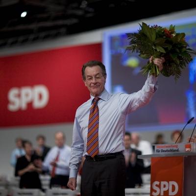 Parteivorsitzender Franz M?ntefering (Deutschland/SPD) anl?sslich eines au?erordentlichen SPD-Bundesparteitages in Berl-stock-foto