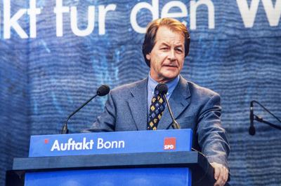 Franz M?ntefering bei der SPD-Wahlkampf-Veranstaltung Auftakt f?r den Wechsel . Bonn; 03.06.1998 *** Franz M?ntefering a-stock-foto