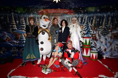 Zora Schwarz mit Sohn Milan bei der Premiere des 27. Dresdner Weihnachts-Circus an der Washingtonstra?e. Dresden, 13.12.-stock-foto