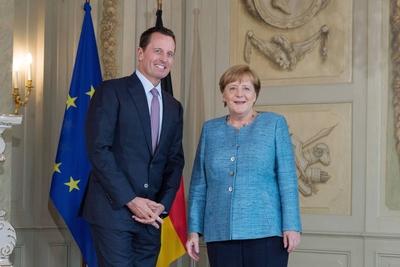 Meseberg Defilee und Begruessung des Diplomatischen Corps durch die Bundeskanzlerin - Angela Merkel v.l. Botschafter vo-stock-foto