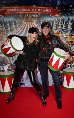 Petra Zieger und Peter Taudte bei der Premiere des 27. Dresdner Weihnachts-Circus an der Washingtonstra?e. Dresden, 13.1-stock-foto