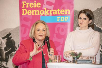 Sabine Leutheusser-Schnarrenberger, Bundesjustizministerin a.D., Susanne Seehofer, FDP Bundestagskandidatin, FDP Wahlkampf, Adventsbrunch, M?nchen, Dezember 2024-stock-foto