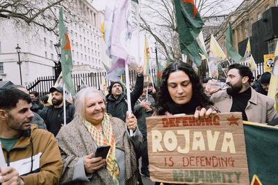 Protest in solidarity with Rojava in London-stock-foto