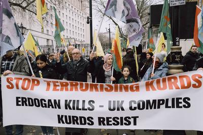 Protest in solidarity with Rojava in London-stock-foto