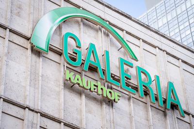 Symbolbild Galeria Kaufhof Symbolfoto Warenhaus Galeria Karstadt Kaufhof - Das Modehaus Galeria Kaufhof steht erneut vor-stock-foto