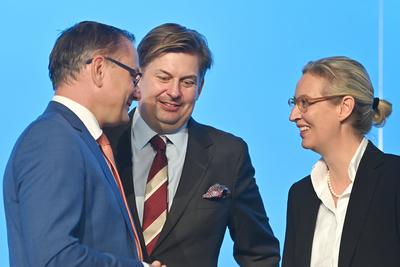 v.li:Tino CHRUPALLA, Maximilian KRAH, Alice WEIDEL, 14.Bundesparteitag der AfD Alternative fuer Deutschland am 28.07.202-stock-foto