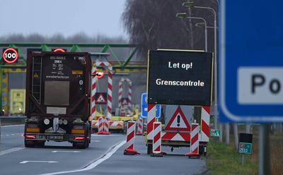 Niederlande starten mit sichtbaren Grenzkontrolle.-stock-foto