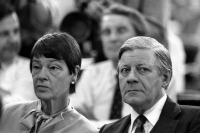 Bundeskanzler Helmut Schmidt re GER SPD mit Ehefrau Hannelore Loki Schmidt GER anl?sslich-stock-foto