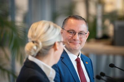 Deutscher Bundestag am Tag der Vertrauensfrage im Dezember 2024 ?-stock-foto