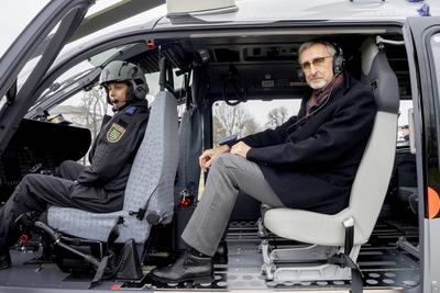Staatsminister des Innern Armin Schuster bei der Vorstellung des ersten von drei neuen Polizeihubschraubern des Typs H14-stock-foto