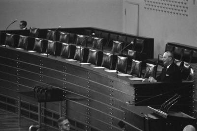 Bundeskanzler Kurt Georg KIESINGER, CDU, hat nach seiner Vereidigung zum Bundeskanzler am 01.12.1966 im Deutschen Bundes-stock-foto