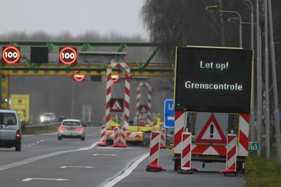 Niederlande starten mit sichtbaren Grenzkontrolle.-stock-foto