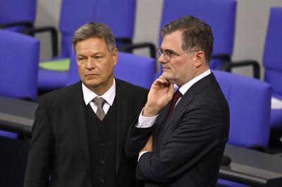 Robert Habeck, Wolfgang Schmidt-stock-photo