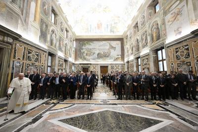 ITALY -   POPE FRANCIS RECEIVES IN PRIVATE AUDIENCE REPRESENTATIVES OF EXECUTIVES AND EMPLOYEES OF VARIUS CREDIT INSTITUTIONS  AT THE VATICAN  - 2024/12/16-stock-foto
