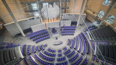 Deutscher Bundestag am Tag der Vertrauensfrage im Dezember 2024 ? Blick in den Plenarsaal des Deutschen Bundestags am Morgen bevor der Bundeskanzler die Vertrauensfrage stellen wird-stock-photo