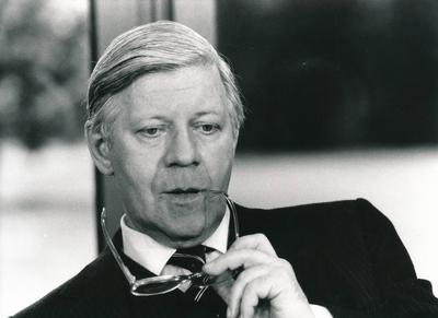Der SPD Politiker Bundeskanzler Helmut Schmidt 1982 in Bonn. --- German politican Chancellor Helmut Schmidt 1982 in Bonn-stock-foto