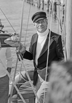 Helmut Schmidt Bundeskanzler Helmut Schmidt beim Segeln, Deutschland um 1980. German chancellor Helmut Schmidt sailing,-stock-foto