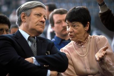 Bundeskanzler Helmut Schmidt li GER SPD mit seiner Ehefrau Hannelore Loki Schmidt GER-stock-foto