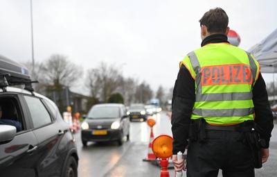 Bundespolizei kontrolliert den Einreiseverkhr nach Deutschland.-stock-foto