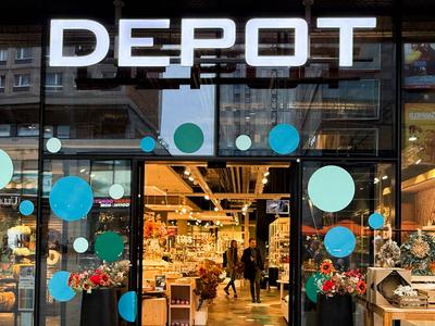 Symbolbild und Themenbild DEPOT Deko Kette Symbolfoto und Themenfoto einer Filiale mit Logo von DEPOT. Das Geschaeft ver-stock-photo