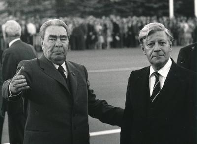 Bundeskanzler Helmut Schmidt (l.) mit dem sowietischen Staatschef Leonid Breschnew 1980 in Moskau ----German Chancellor-stock-foto