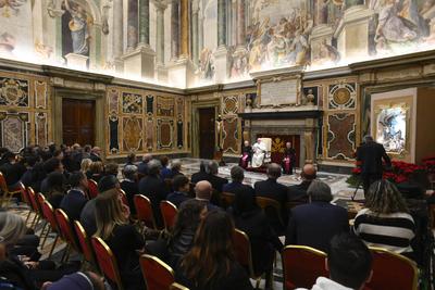 ITALY -   POPE FRANCIS RECEIVES IN PRIVATE AUDIENCE REPRESENTATIVES OF EXECUTIVES AND EMPLOYEES OF VARIUS CREDIT INSTITUTIONS  AT THE VATICAN  - 2024/12/16-stock-foto