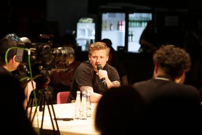 29.04.2024 Dortmund Veranstaltungsformat PentagonTalk im Dortmunder Dietrich-Keuning-Haus. Die Gespr?chsreihe wird moder-stock-foto