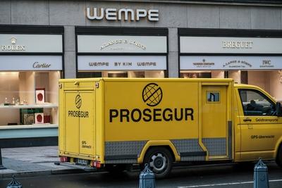 Düsseldorf 16.01.2023 Juwelier Wempe Königsallee Geldtransporter Panzerung gepanzert gepanzertes Fahrzeug Auto Widerstan-stock-foto