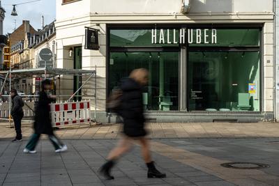 Geschlossene Hallhuber-Filiale in Wiesbaden nach erneuter Insolvenz 15.02.24, Wiesbaden: Symbolfoto, Illustrationsbild,-stock-foto