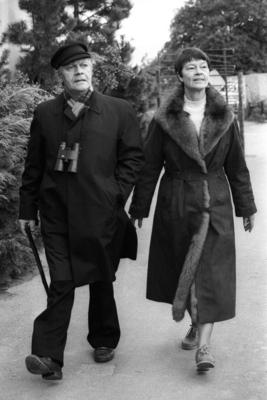Bundeskanzler Helmut Schmidt GER SPD mit Ehefrau Loki bei einem Spaziergang-stock-foto