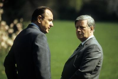 Bundeskanzler Helmut Schmidt re Deutschland SPD neben Au?enminister Hans Dietrich Genscher li-stock-foto