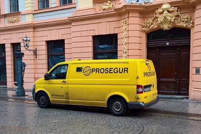 Prosegur Geldtransporter in Leipzig *** Prosegur cash transporter in Leipzig-stock-foto