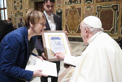 ITALY -   POPE FRANCIS RECEIVES IN PRIVATE AUDIENCE REPRESENTATIVES OF EXECUTIVES AND EMPLOYEES OF VARIUS CREDIT INSTITUTIONS  AT THE VATICAN  - 2024/12/16-stock-foto