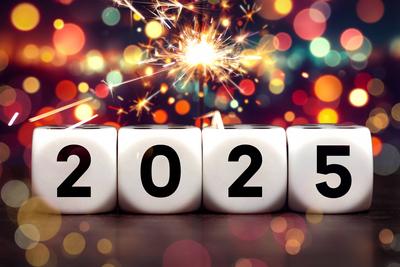 Bavaria, Germany - December 8, 2024: New Year s greetings 2025 concept. Cube with the year 2025 in front of sparklers an-stock-photo