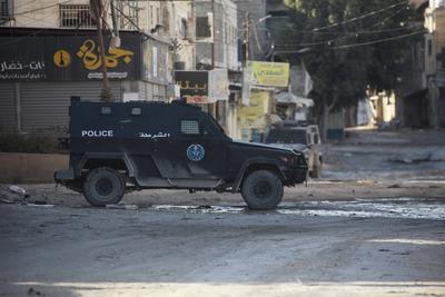 Palestinian Authority (PA) security forces patrol Jenin in the Israel-occupied West Bank-stock-foto