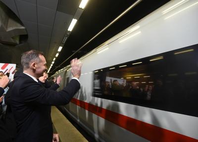 Volker Wissing und Kai Wegner verabschieden ICE nach Paris-stock-foto