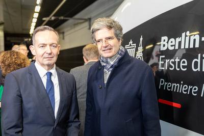 Verabschiedung des ersten ICE der neuen t?glichen Direktverbindung von Berlin nach Paris-stock-foto