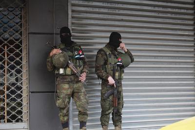 Palestinian Authority (PA) security forces patrol Jenin in the Israel-occupied West Bank-stock-foto