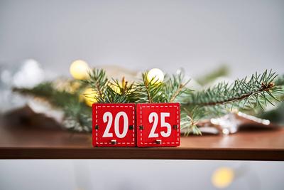Two boxes from an Advent calendar that make up the number 2025. Two boxes from an Advent calendar that make up the numbe-stock-foto