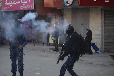 Palestinian Authority (PA) security forces patrol Jenin in the Israel-occupied West Bank-stock-foto