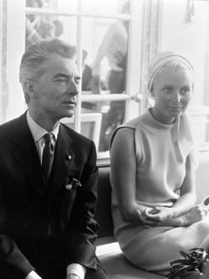 Dirigent HERBERT VON KARAJAN mit Ehefrau Eliette Aufnahme aus den 1970er Jahren B188946 ?bersch-stock-foto