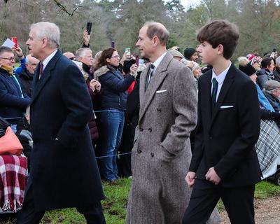 King Charles III, accompanied by Camilla Queen Consort and members of the extended Royal Family, attend the traditional-stock-foto