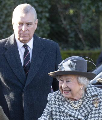 PAP05222558 8 September 2022. ARCHIVE PIC: 19 January 2020. Queen Elizabeth II with Prince Andrew, Duke of York attend S-stock-foto