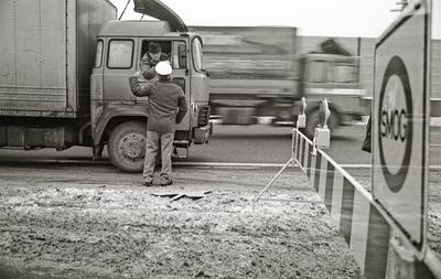 SMOG Alarm im Ruhrgebiet Essen am 18 01 1985 wurden auf Grund hoher Schadstoffwerte in der Luft-stock-foto