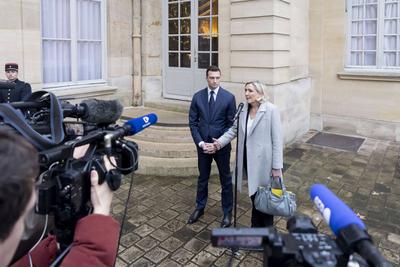 Talks between Prime Minister and political leaders-stock-photo